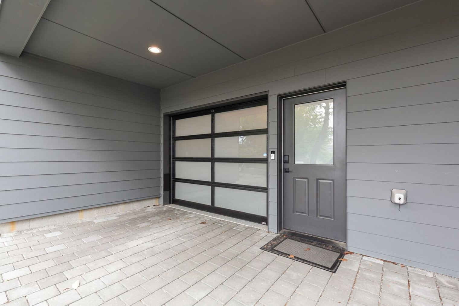 Building Photo - 167 Valley St