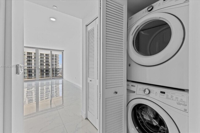 Building Photo - 488 NE 18th St