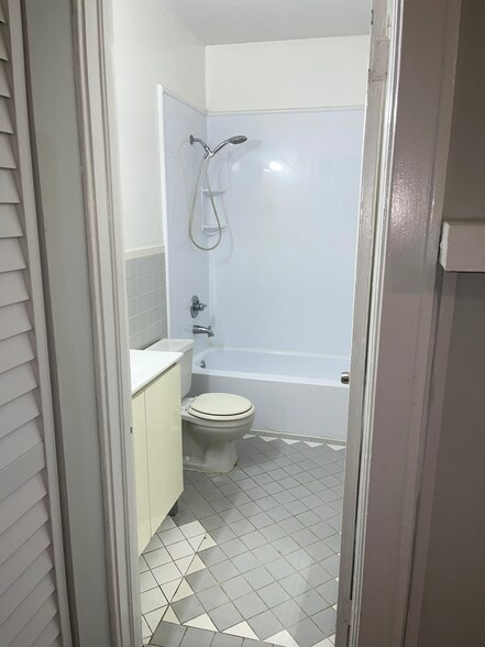 Building Photo - 536 14th St