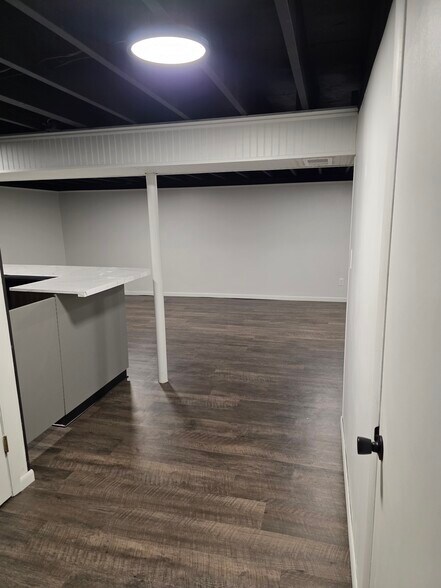 Building Photo - 3500 Glen Arbor Dr