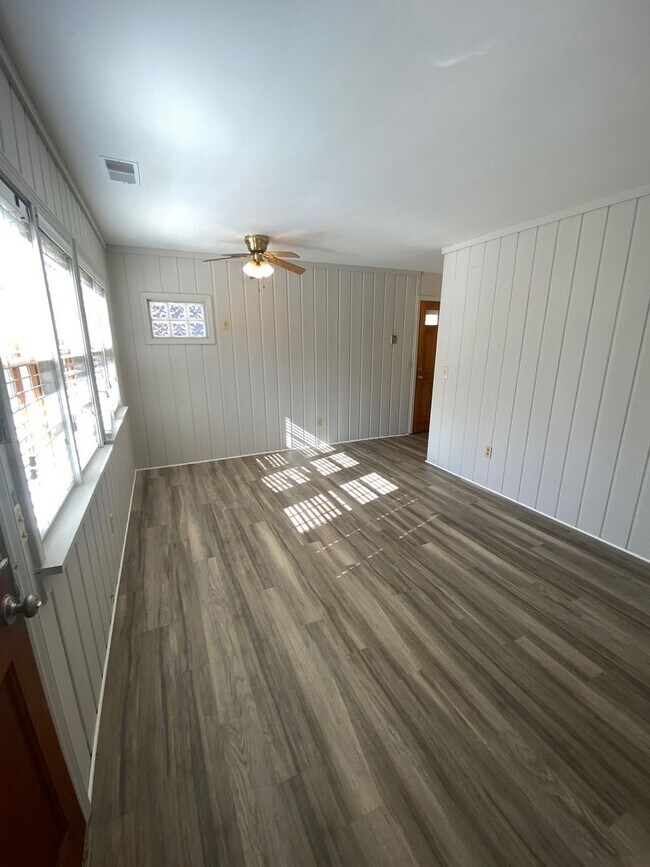 Building Photo - 722 Holly St