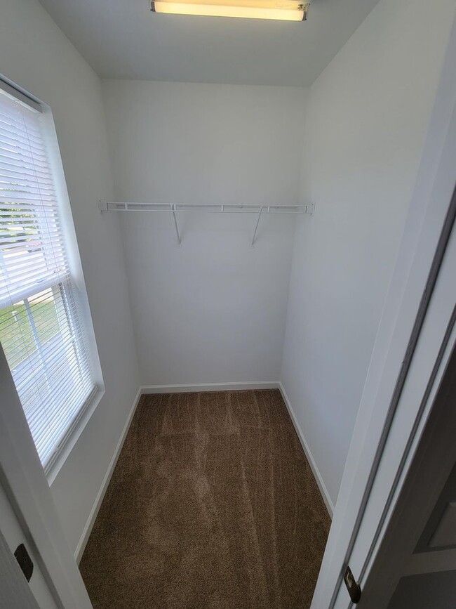 Building Photo - Stunning 4-Bedroom Home for Rent – Availab...
