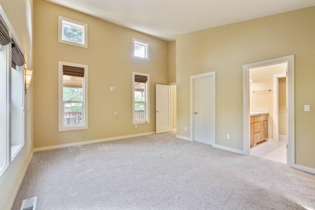 Building Photo - Beautiful 3-bdrm/2.5-bath in Beaumont-Wils...