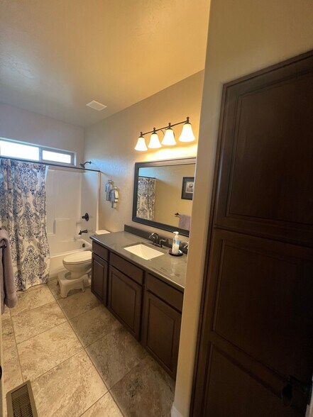 Building Photo - 1318 Peppertree Dr