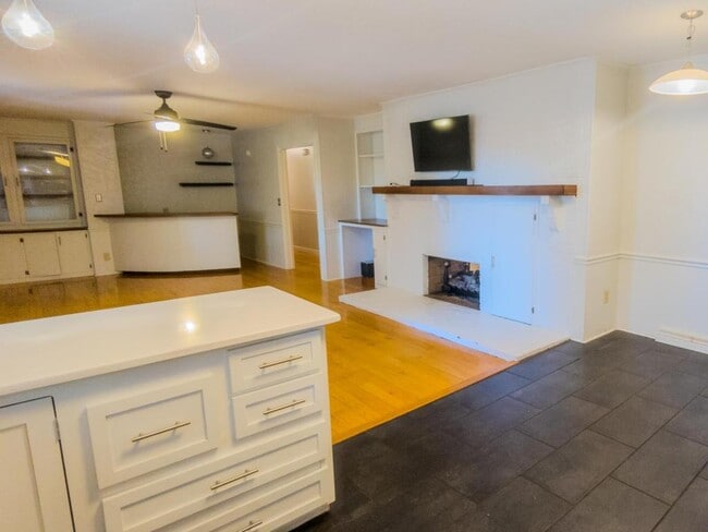 Building Photo - 122 Maxwell Dr