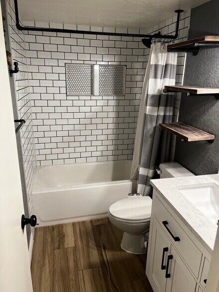Master Bathroom - 4201 E Camelback Rd