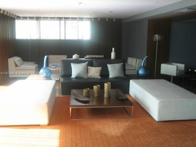 Building Photo - 325 S Biscayne Blvd