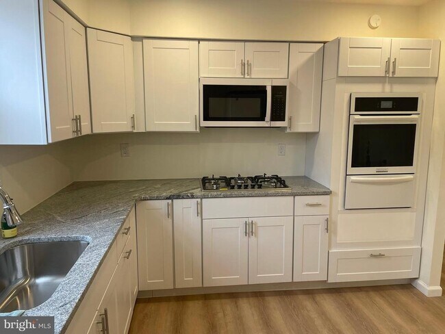 Building Photo - 1230 Napfle Ave