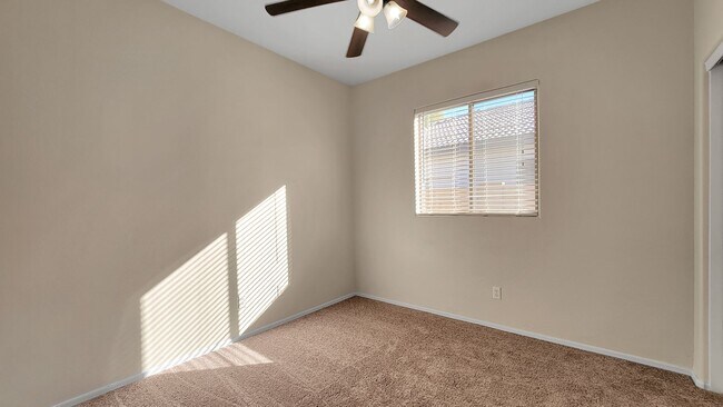 Building Photo - Great location near Bell Rd in Surprise! A...