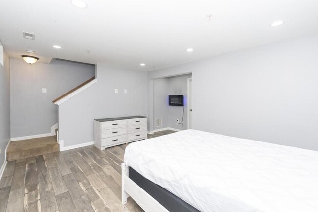 Building Photo - 1841 Graymount Way