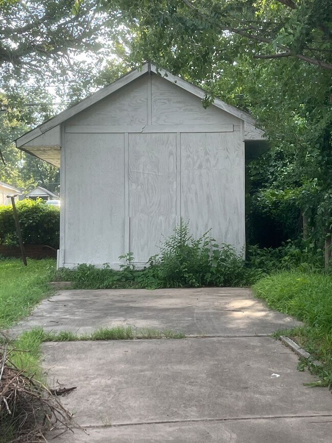Building Photo - 728 N Marion Ave