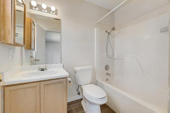 Building Photo - 2101 Parksville Way