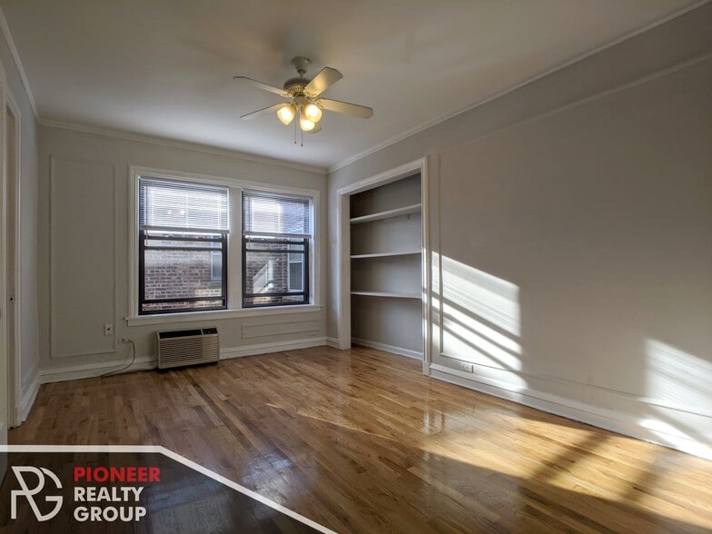 Building Photo - 835 W Wolfram St