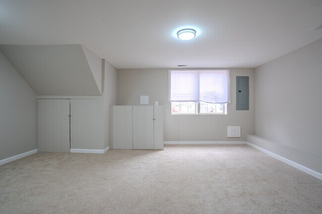 Building Photo - 8505 Castlemill Cir