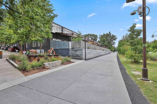 Building Photo - 675 Greenwood Ave NE