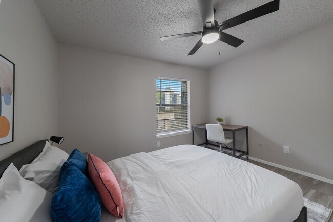 Building Photo - 2529 Thomason Cir