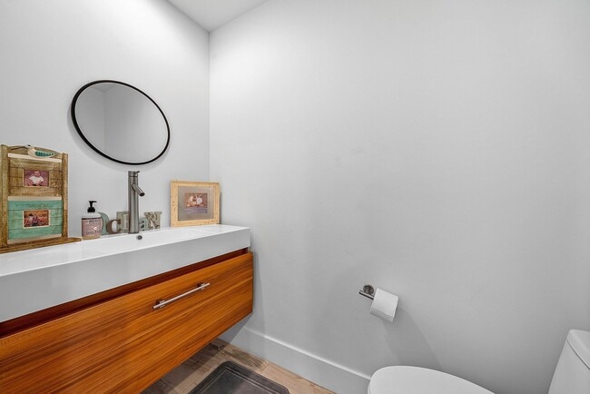 Building Photo - 740 NE 36th St