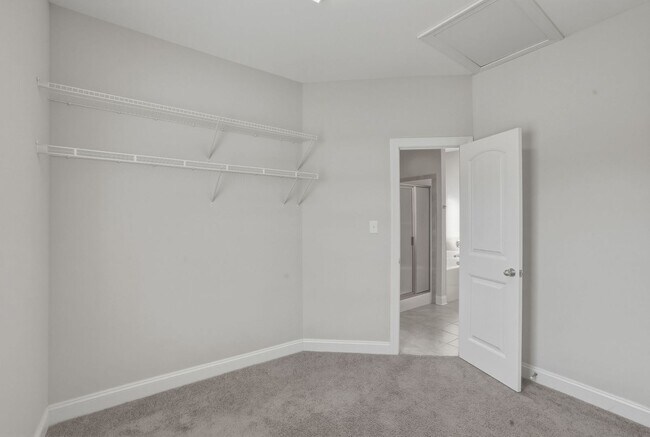 Building Photo - 5 bedroom waterfront property