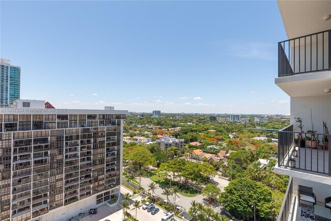 Building Photo - 1901 Brickell Ave