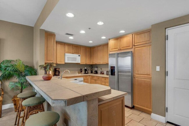 Building Photo - 2 Portofino Dr