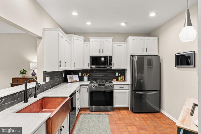 Building Photo - 2082 Deer Run Dr