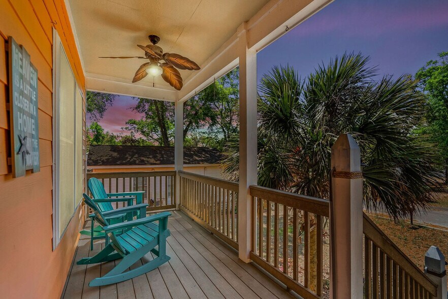 Building Photo - 306 Pine St S