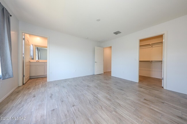 Building Photo - 2943 W Dakota Vista Way