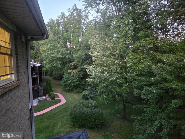 Building Photo - 111 Donzen Dr