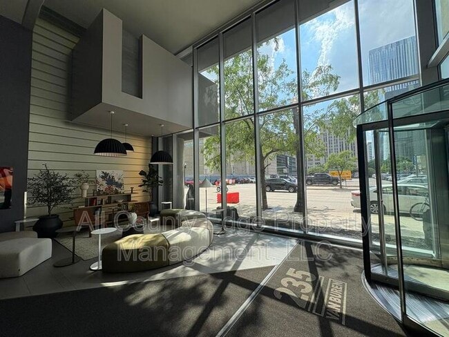 Building Photo - 235 W Van Buren St