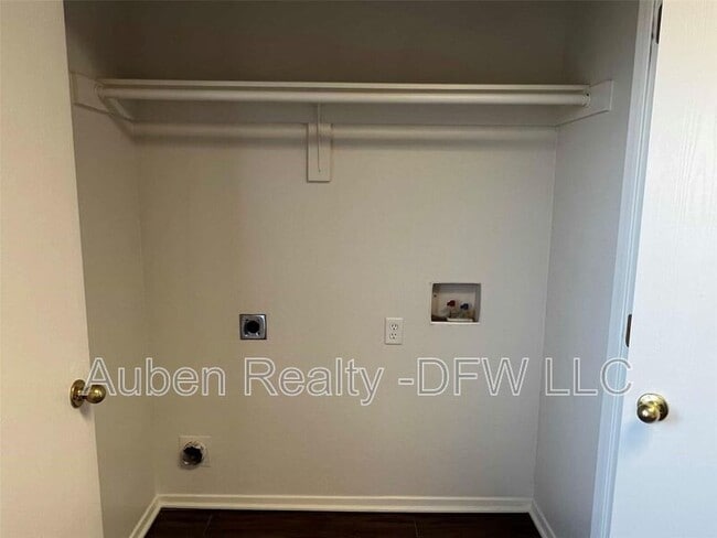 Building Photo - 121 Cambridge Dr