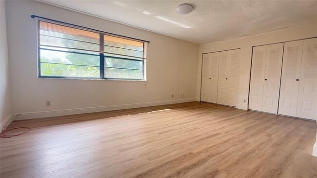 Building Photo - 22 Laredo Pl
