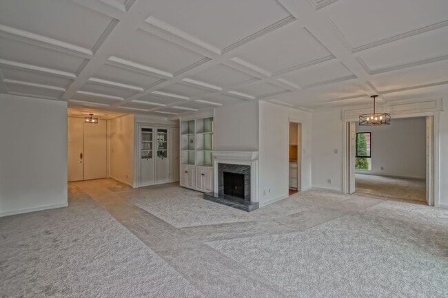 Building Photo - Newly Remodeled, Bright & Airy End Unit Condo in the beautiful "Villa Florenza" Complex in the he...