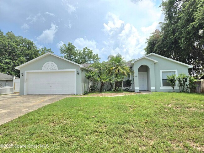 Primary Photo - 4445 Greenhill St