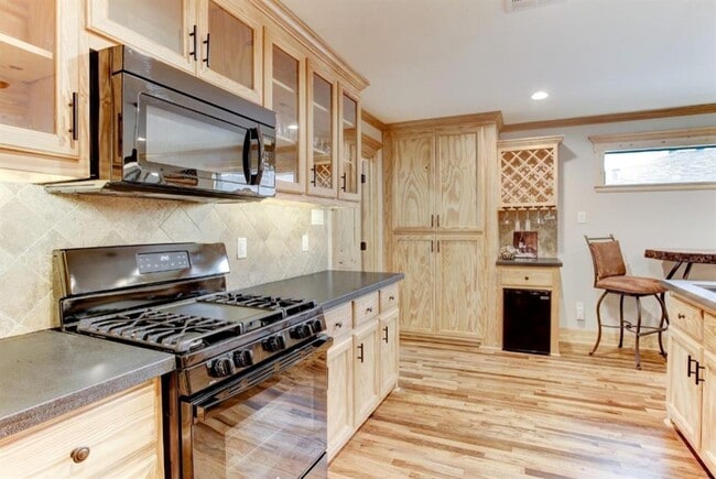 Building Photo - 4102 Edison St