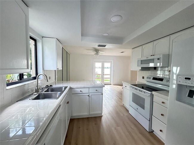 Building Photo - 677 Lake Dexter Cir