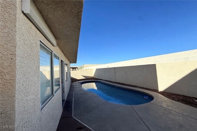 Building Photo - 9300 Cool Creek Ave