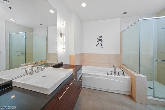 Building Photo - 900 S Las Vegas Blvd