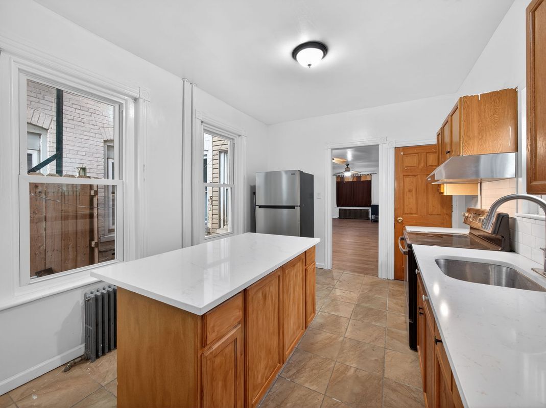 Building Photo - 608 Park St