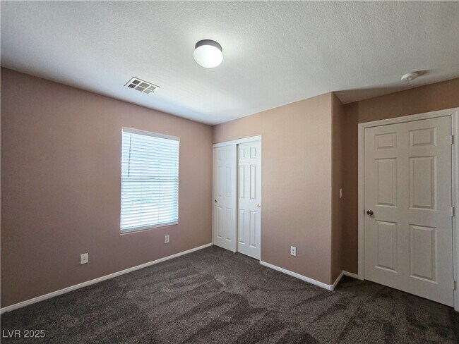 Building Photo - 10865 Wallflower Ave