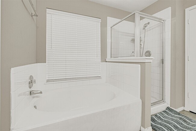 Building Photo - 8123 Solara Bend Ct