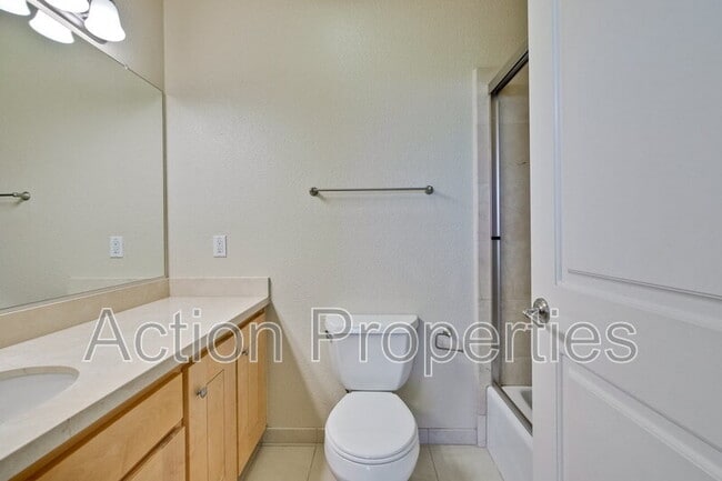 Building Photo - 1765 E Bayshore Rd