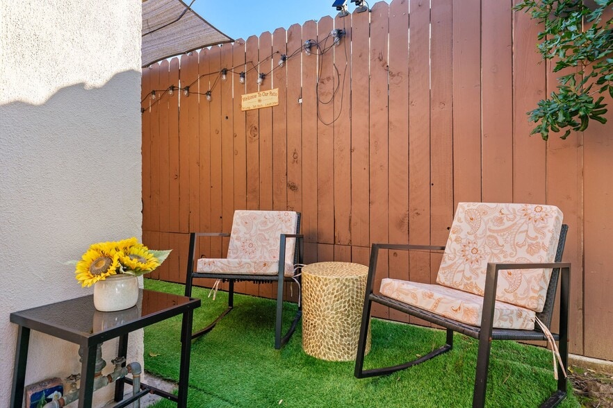 Building Photo - 7227 Fallbrook Ave