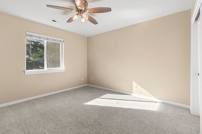 Building Photo - 15119 SW Greenfield Dr
