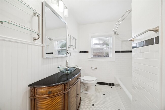 Building Photo - 1937 W McKinney St