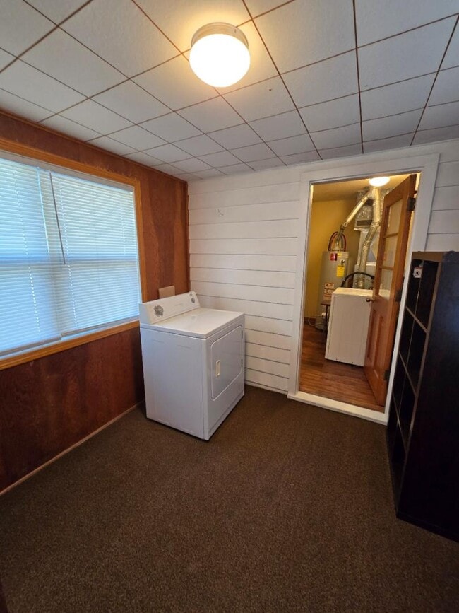 Building Photo - 218 Miami St