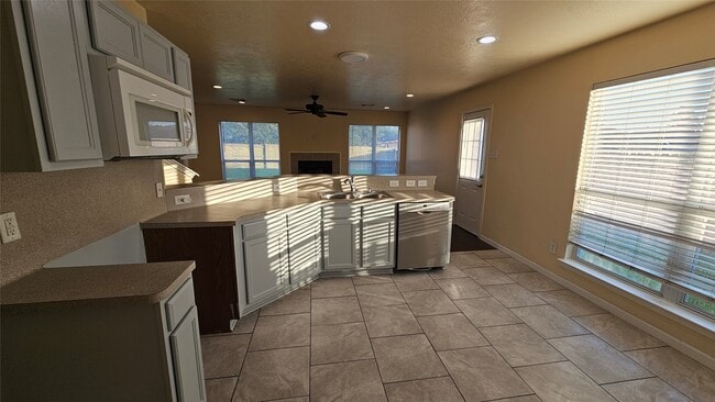 Building Photo - 2320 Shady Pine Dr