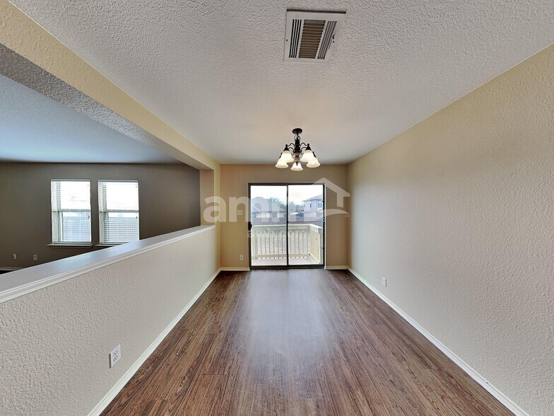 Building Photo - 270 New Country Rd