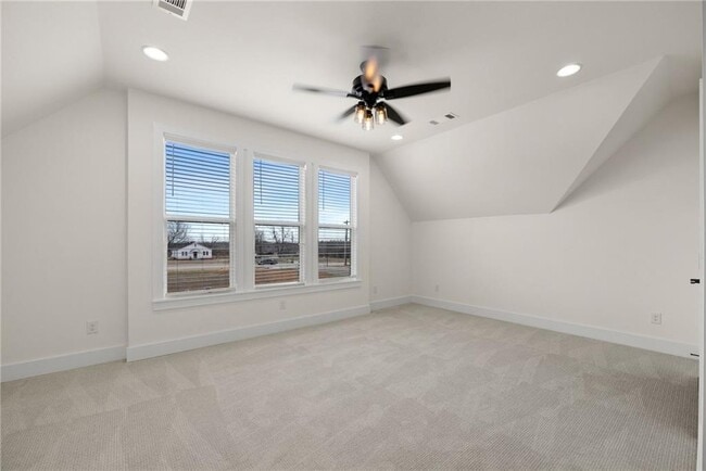 Building Photo - 6114 S 40th Pl