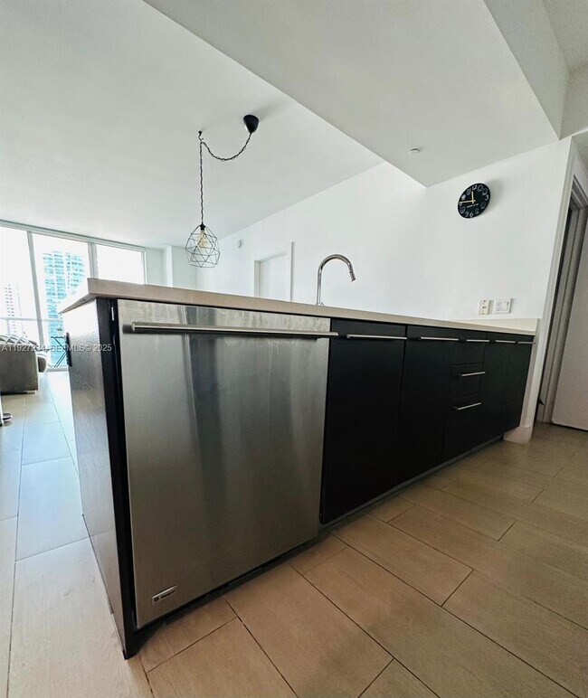 Building Photo - 500 Brickell Ave