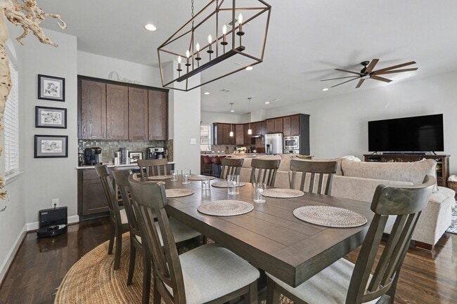 Building Photo - 1538 Dian St